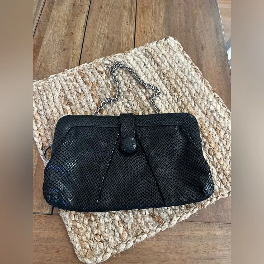 Monsac this stylish